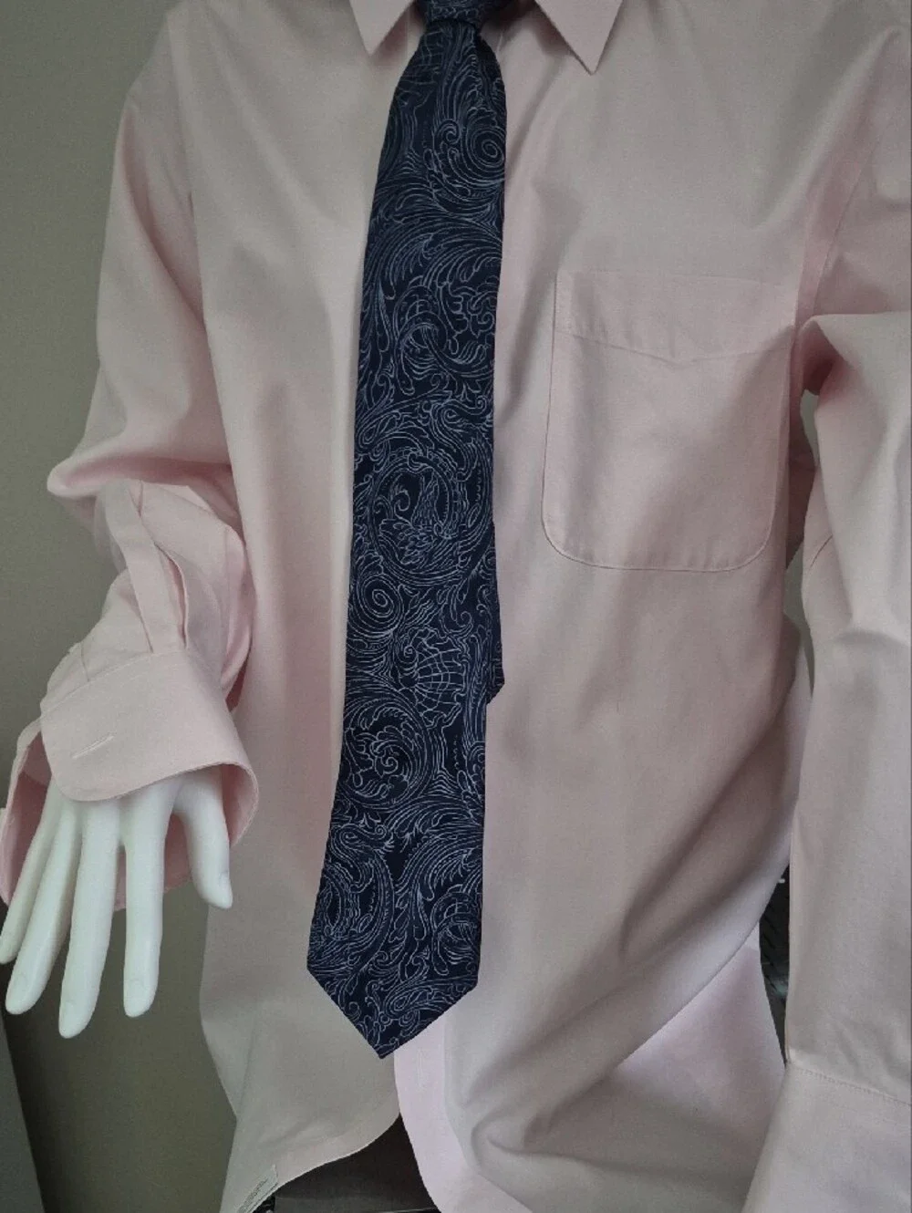 Claiborne Navy Swirl Pattern Tie. Pre TIED Double Windor 19inches